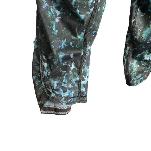 Lululemon 10 Cropped Leggings Running Activewear Blue Black Print Pocket - Picture 9 of 12